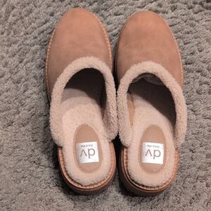 DV by Dolce Vita Women's Cozy Tan Mules
